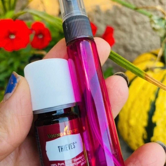 Thieves & Lemon Essential Oils - Picture 8 of 9
